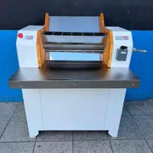 Sobadora Pastelera Modelo 600 JLF - Motor 2 HP, Mesada Inox y Pare de Emergencia